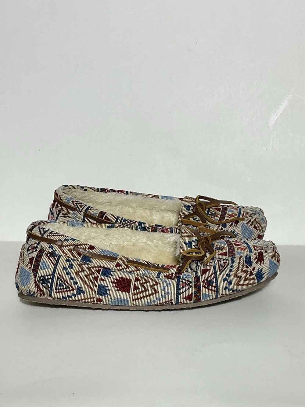 Minnetonka Tapestry Faux Fur Lined Moccasin Slippers Aztec Boho Women’s Size 6